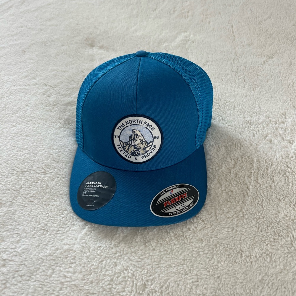 North face Mesh Trucker Hat